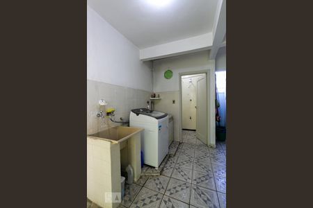 Casa à venda com 200m², 3 quartos e 2 vagasÁrea de serviço