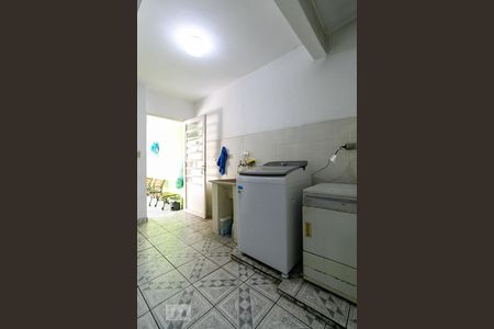 Casa à venda com 200m², 3 quartos e 2 vagasÁrea de serviço