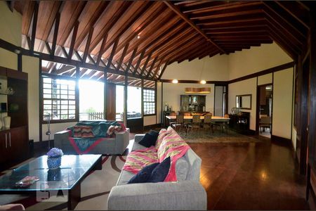 Sala de casa de condomínio à venda com 4 quartos, 379m² em Badu, Niterói