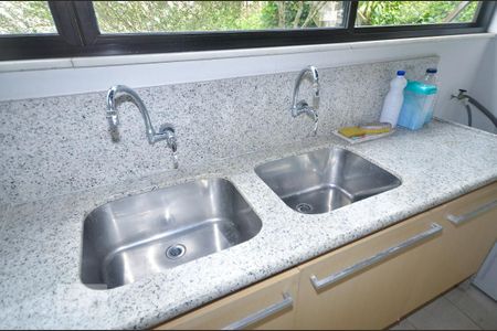 Casa de condomínio à venda com 379m², 4 quartos e 2 vagasLavanderia