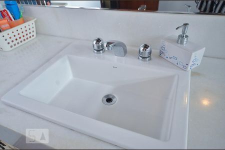 Casa de condomínio à venda com 379m², 4 quartos e 2 vagasBanheiro Social