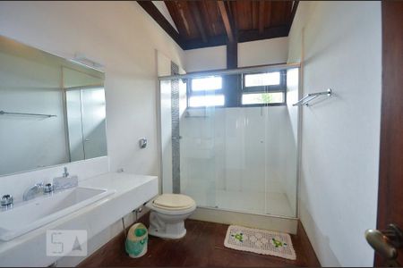 Casa de condomínio à venda com 379m², 4 quartos e 2 vagasBanheiro Social