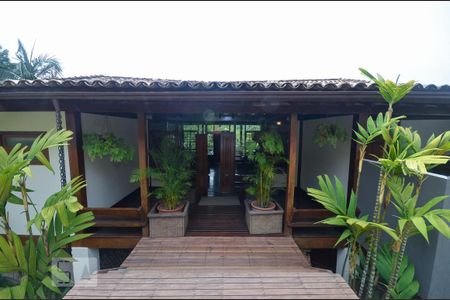 Casa de condomínio à venda com 379m², 4 quartos e 2 vagasFachada