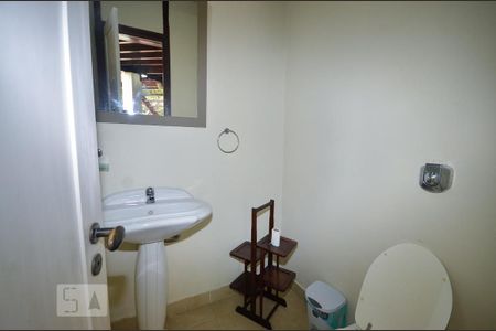 Casa de condomínio à venda com 379m², 4 quartos e 2 vagasLavabo