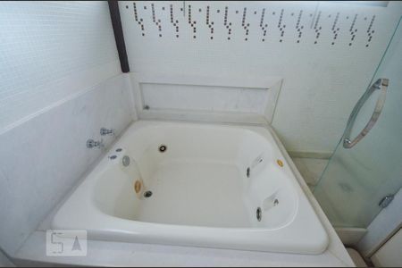 Casa de condomínio à venda com 379m², 4 quartos e 2 vagasBanheiro da Suíte