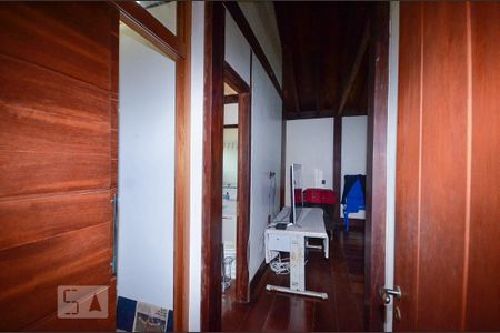 Casa de condomínio à venda com 379m², 4 quartos e 2 vagasCloset