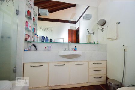 Casa de condomínio à venda com 379m², 4 quartos e 2 vagasBanheiro da Suíte