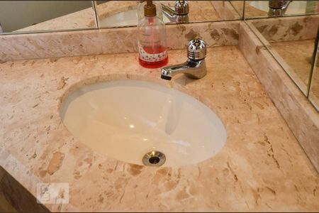 Casa de condomínio à venda com 379m², 4 quartos e 2 vagasLavabo