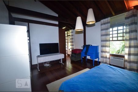 Casa de condomínio à venda com 379m², 4 quartos e 2 vagasSuíte