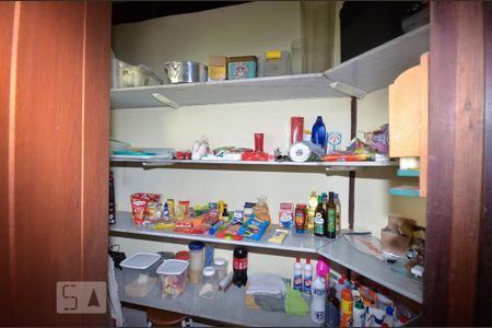 Casa de condomínio à venda com 379m², 4 quartos e 2 vagasDespensa