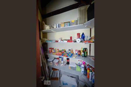 Casa de condomínio à venda com 379m², 4 quartos e 2 vagasDespensa