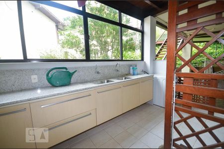 Casa de condomínio à venda com 379m², 4 quartos e 2 vagasLavanderia