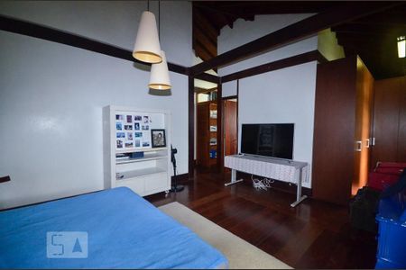 Casa de condomínio à venda com 379m², 4 quartos e 2 vagasSuíte