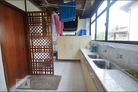 Casa de condomínio à venda com 379m², 4 quartos e 2 vagasLavanderia
