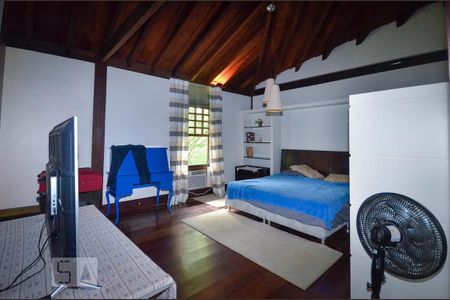 Casa de condomínio à venda com 379m², 4 quartos e 2 vagasSuíte