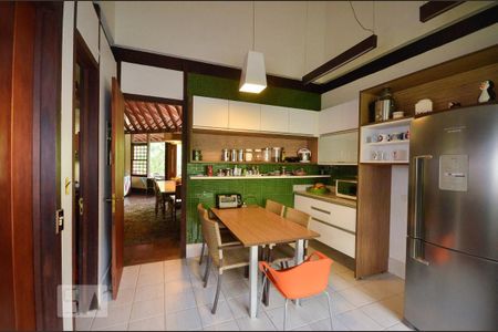 Casa de condomínio à venda com 379m², 4 quartos e 2 vagasCozinha