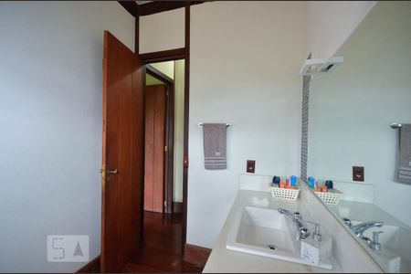 Casa de condomínio à venda com 379m², 4 quartos e 2 vagasBanheiro Social