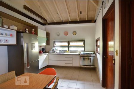 Casa de condomínio à venda com 379m², 4 quartos e 2 vagasCozinha