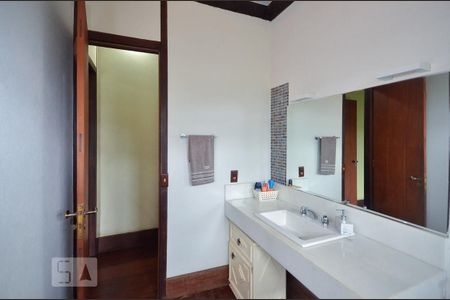 Casa de condomínio à venda com 379m², 4 quartos e 2 vagasBanheiro Social