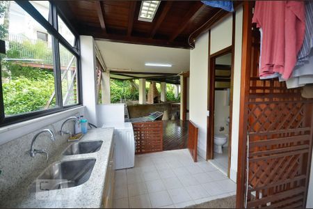 Casa de condomínio à venda com 379m², 4 quartos e 2 vagasLavanderia