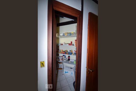 Casa de condomínio à venda com 379m², 4 quartos e 2 vagasDespensa