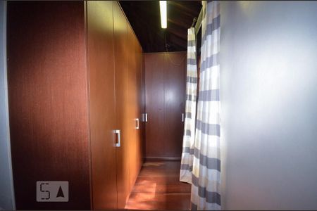 Casa de condomínio à venda com 379m², 4 quartos e 2 vagasSuíte