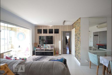 Sala de apartamento para alugar com 3 quartos, 103m² em Vila Firmiano Pinto, São Paulo
