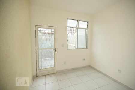 Sala de casa para alugar com 1 quarto, 80m² em Cascadura, Rio de Janeiro