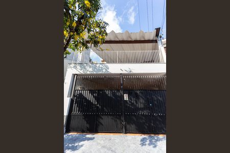 Casa à venda com 210m², 4 quartos e 3 vagas Casa à venda com 210m², 4 quartos e 3 vagasFachada