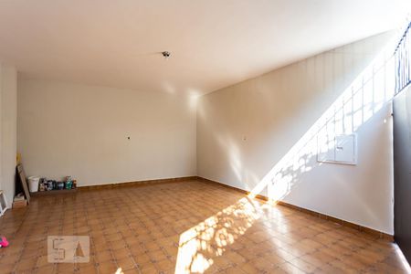 Casa à venda com 210m², 4 quartos e 3 vagas Casa à venda com 210m², 4 quartos e 3 vagasGaragem