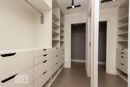 Apartamento à venda com 105m², 1 quarto e 1 vagaCloset