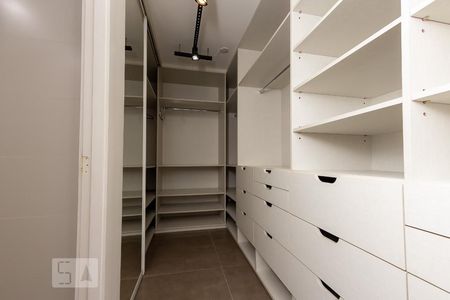 Apartamento à venda com 105m², 1 quarto e 1 vagaCloset