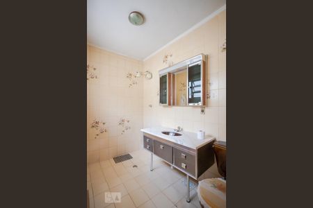 Casa à venda com 250m², 5 quartos e 3 vagas Casa à venda com 250m², 5 quartos e 3 vagasBanheiro da Suíte 2