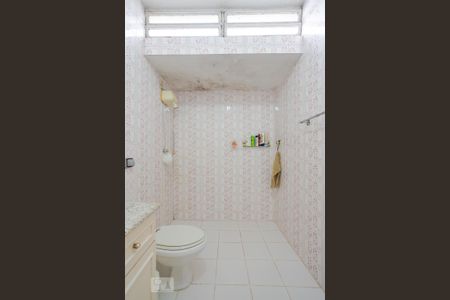 Casa à venda com 250m², 5 quartos e 3 vagas Casa à venda com 250m², 5 quartos e 3 vagasBanheiro da Suíte 1