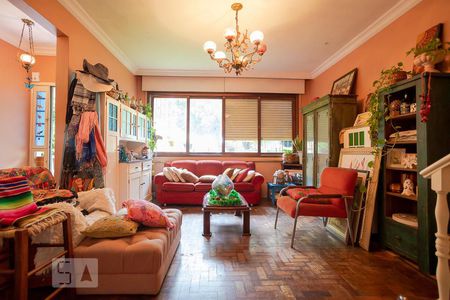 Sala 1 de casa à venda com 5 quartos, 250m² em Santa Maria Goretti, Porto Alegre