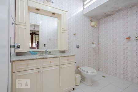 Casa à venda com 250m², 5 quartos e 3 vagas Casa à venda com 250m², 5 quartos e 3 vagasBanheiro da Suíte 1