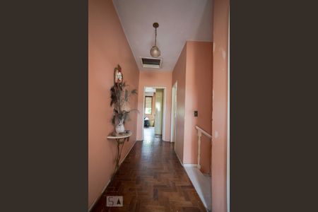 Casa à venda com 250m², 5 quartos e 3 vagas Casa à venda com 250m², 5 quartos e 3 vagasCorredor 2° Andar