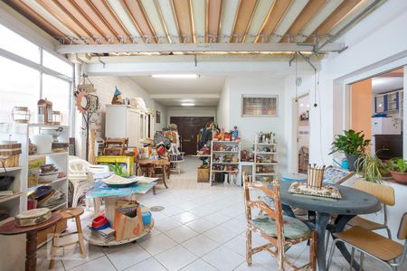 Casa à venda com 250m², 5 quartos e 3 vagas Casa à venda com 250m², 5 quartos e 3 vagasGaragem com Churrasqueira
