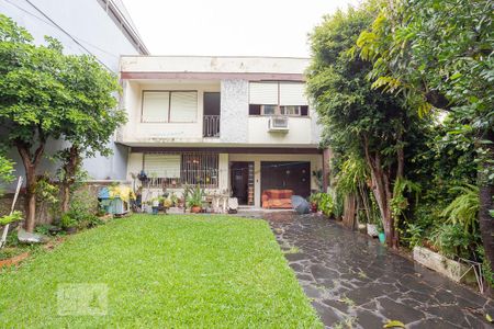 Casa à venda com 250m², 5 quartos e 3 vagas Casa à venda com 250m², 5 quartos e 3 vagasFachada da Casa
