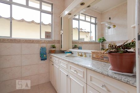 Casa à venda com 250m², 5 quartos e 3 vagas Casa à venda com 250m², 5 quartos e 3 vagasBanheiro 2