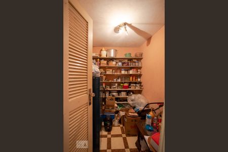 Casa à venda com 250m², 5 quartos e 3 vagas Casa à venda com 250m², 5 quartos e 3 vagasDespensa