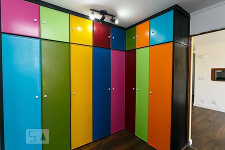Closet de apartamento à venda com 2 quartos, 63m² em Jardim Taboão, São Paulo