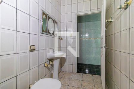 Banheiro de casa para alugar com 1 quarto, 36m² em Vila Danubio Azul, São Paulo