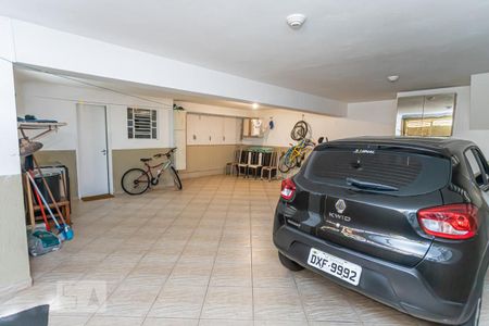 Casa à venda com 185m², 3 quartos e 5 vagas Casa à venda com 185m², 3 quartos e 5 vagasGaragem