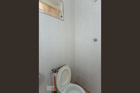 Casa à venda com 185m², 3 quartos e 5 vagas Casa à venda com 185m², 3 quartos e 5 vagasBanheiro de Serviço