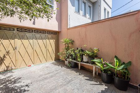 Casa à venda com 185m², 3 quartos e 5 vagas Casa à venda com 185m², 3 quartos e 5 vagasQuintal e jardim