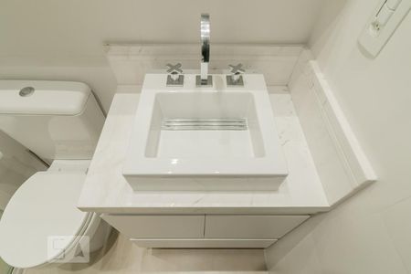 Apartamento à venda com 83m², 2 quartos e 2 vagasBanheiro da Suíte 1 