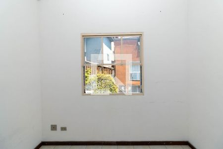Quarto 2 de casa de condomínio para alugar com 2 quartos, 80m² em Vila Araguaia, São Paulo