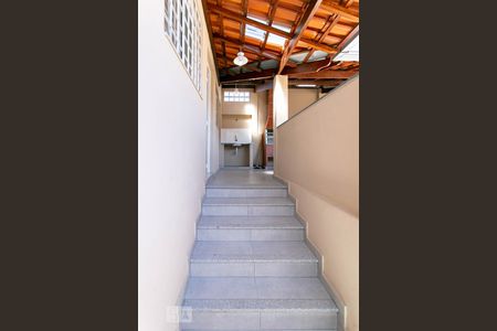 Casa para alugar com 130m², 3 quartos e 2 vagasEscada