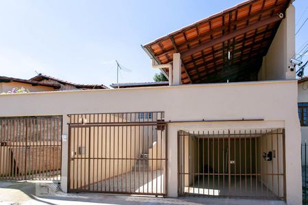 Casa para alugar com 130m², 3 quartos e 2 vagasFachada